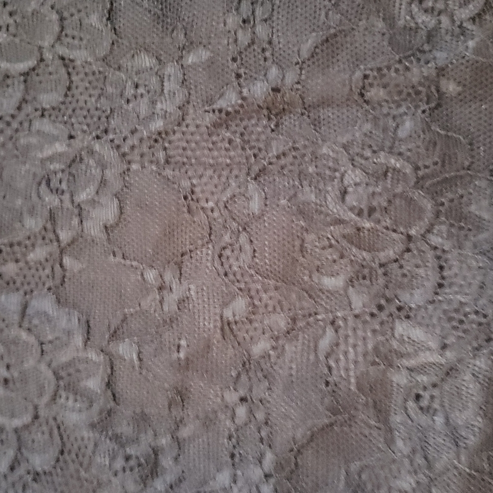 Torrid lined lace Cami with adjustable straps. - Picture 2 of 4